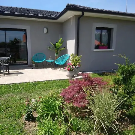 Le Bonheur A Portee De Mains Bed & Breakfast *
