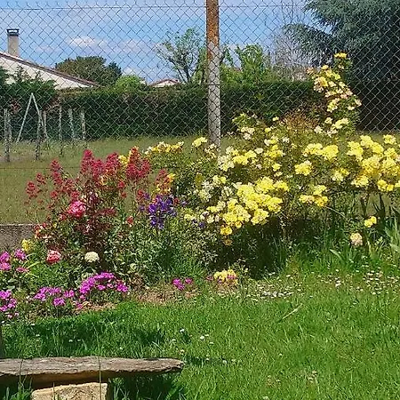 Le Bonheur A Portee De Mains Bed & Breakfast